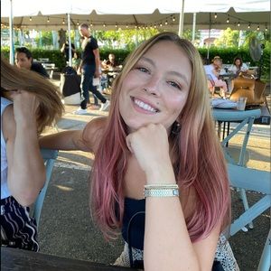 Meet your Posher, Daniela